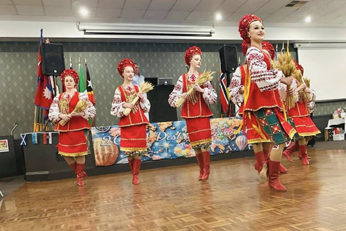 Ukrainian dancers
